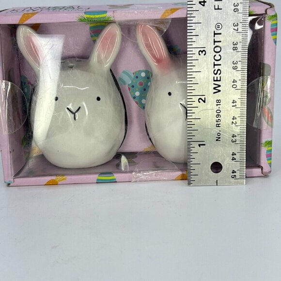 Animal Kingdom Dimpled Bunny Salt & Pepper Shakers CUTE BUNNIES - Picture 3 of 3